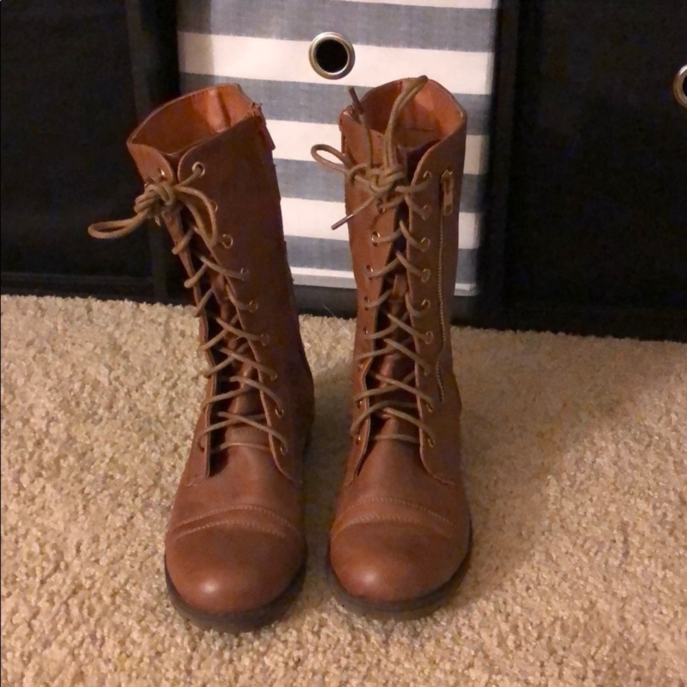 7US brown combat boots